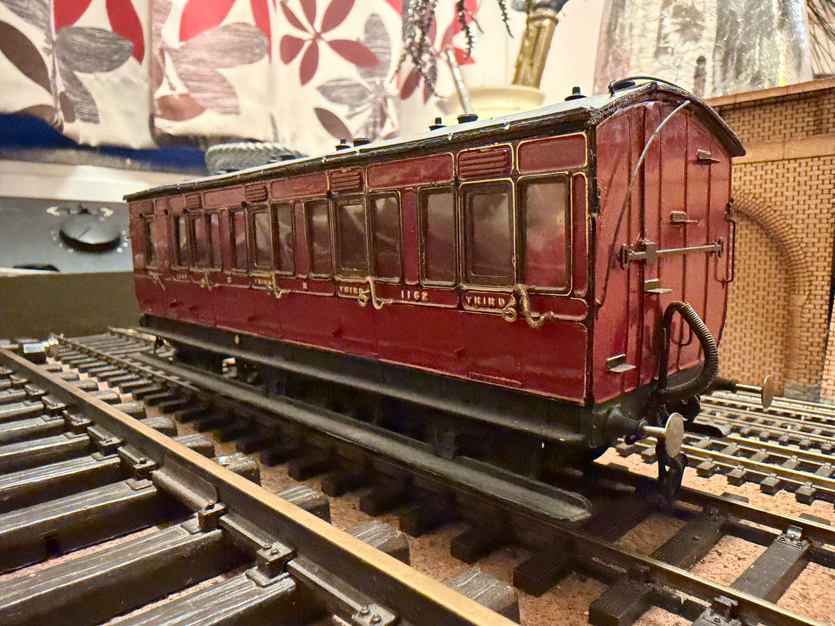 Manufacturer Unknown (O Gauge) Midland Railway, Six Wheel Brake Third No.1162 in MR Crimson 