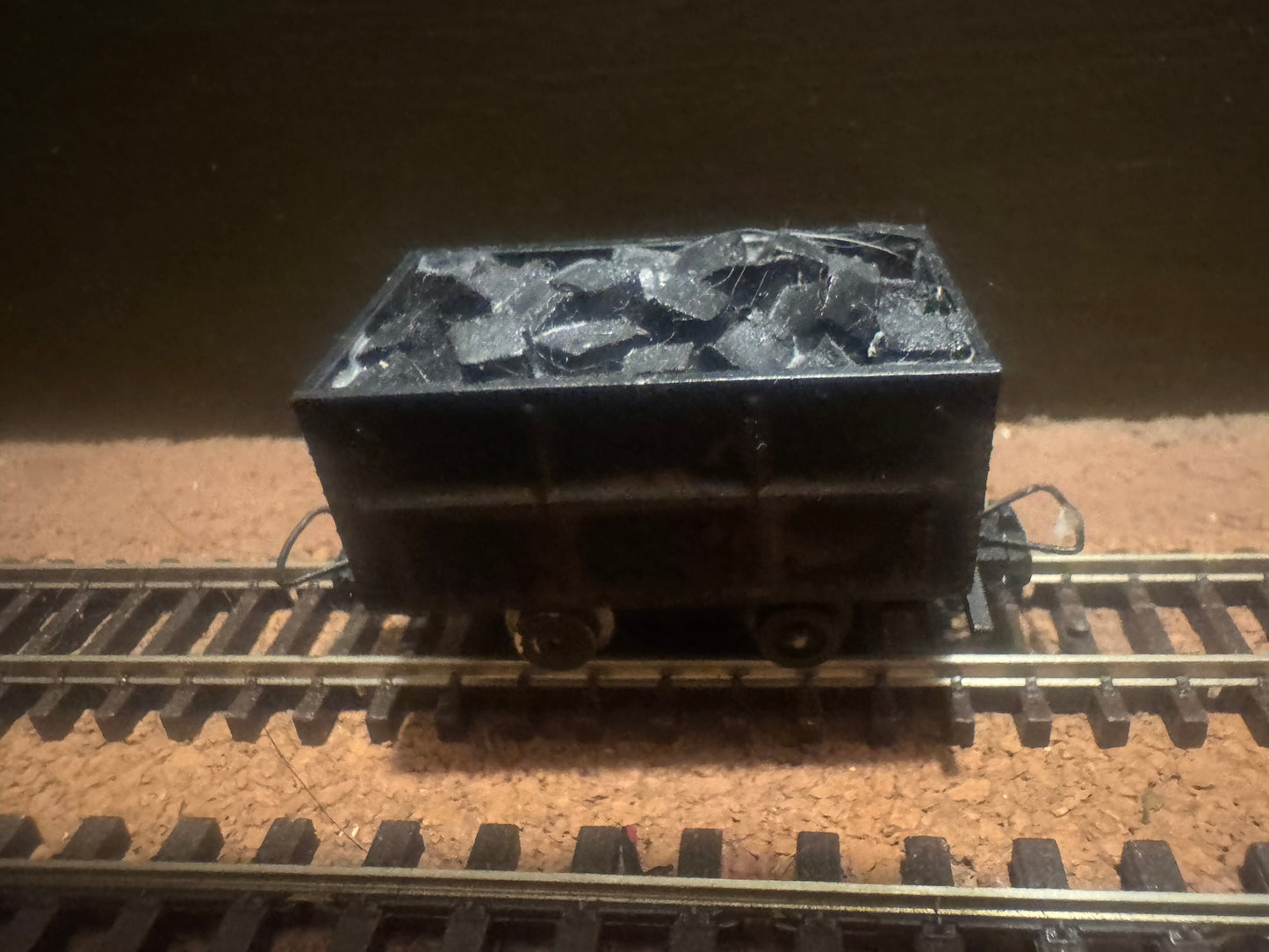 Roco RC34499 (HOe) Side Tipping Wagon No.00 Weathered and with load.