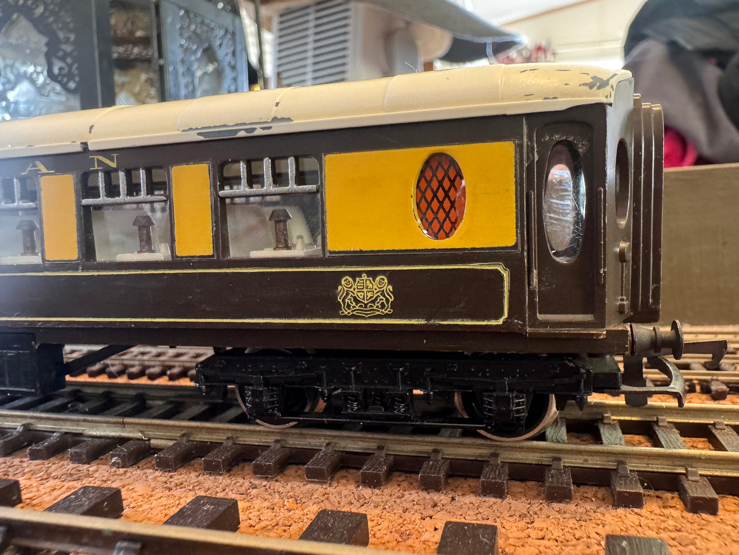 Tri-ang R328 (OO/HO) Class K 3rd Class Pullman Saloon “Mary” 