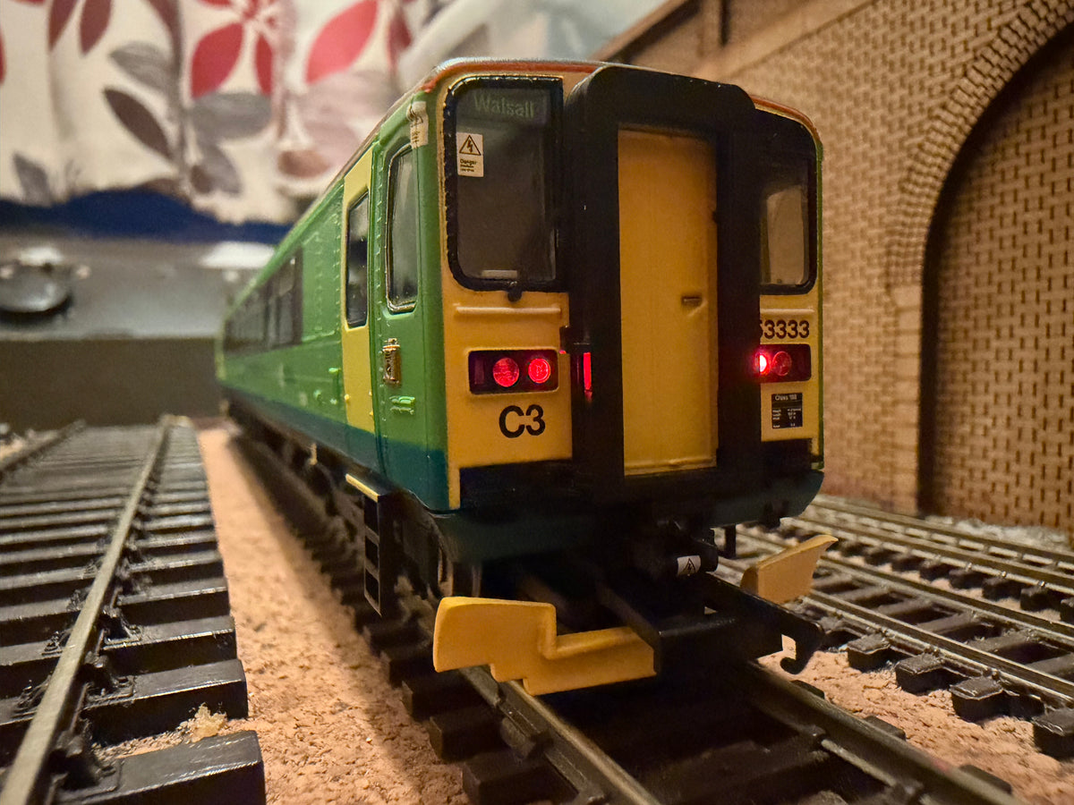 Hornby R2756 (OO) Ex British Rail Class 153 No.153333 in Central Trains Livery. DCC Ready 