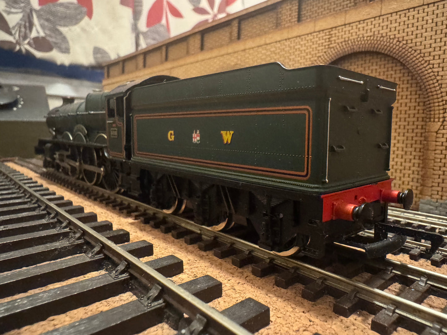 Hornby / Royal Doulton R650 (OO) ‘Regal Power’ Special Edition Collectors Set 