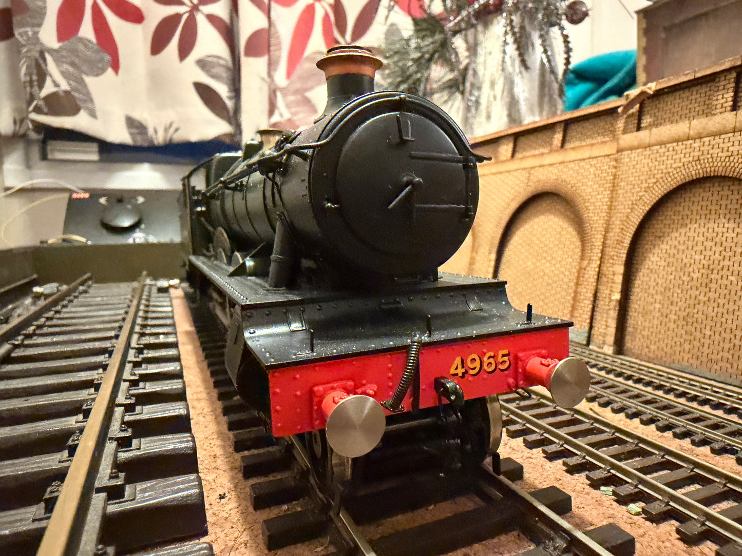 Tower Models (O) Great Western Railway 49xx ‘Hall Class’ No.4965 “Rood Ashton Hall” in Lined Great Western Railway Livery. 