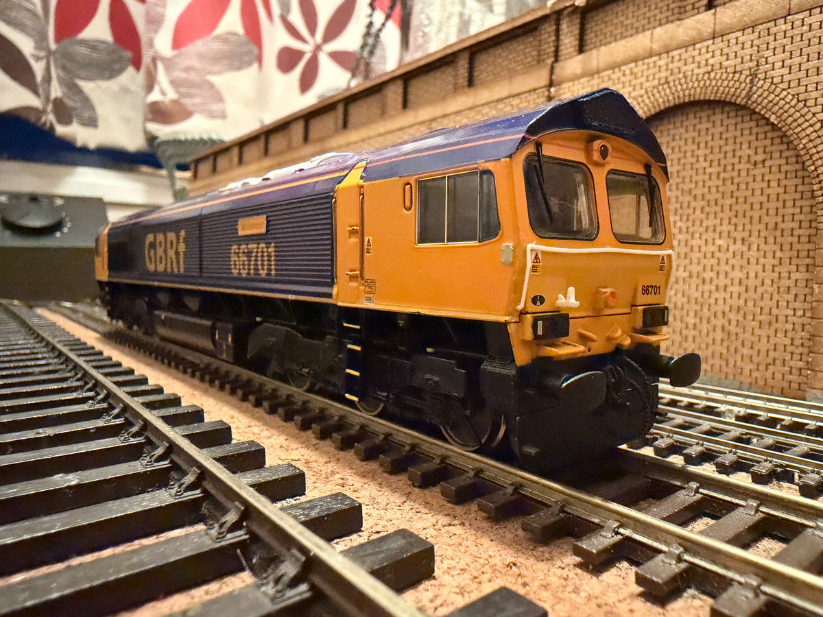 Bachmann 32-727 (OO) General Motors / GBRf, Class 66 No.66701 “Whitemoor” in GBRf Blue & Yellow. DCC Ready