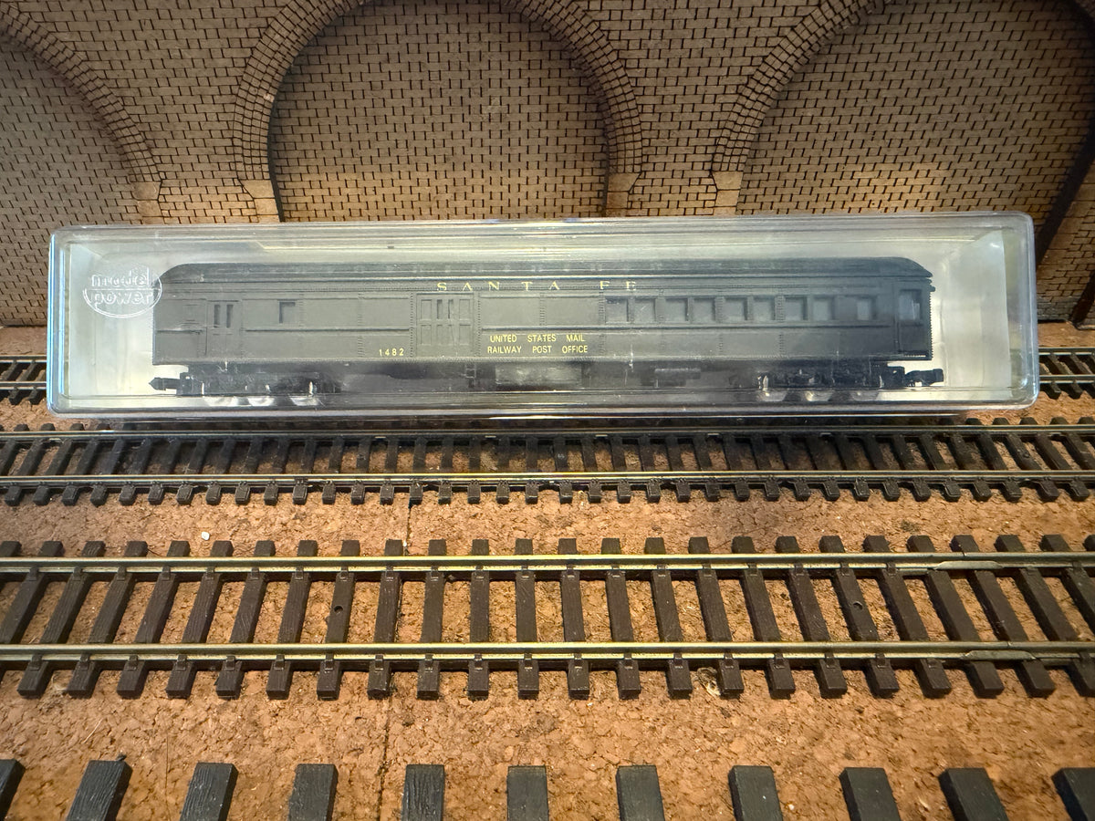 Model Power No.8625 (N Scale) Santa Fe, United States Mail service combination coach No.1482 