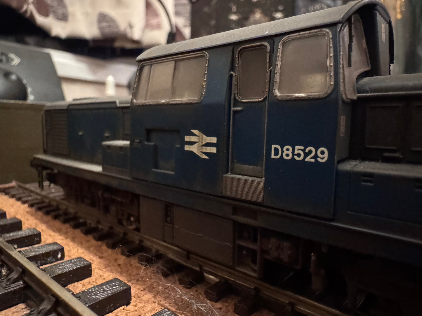 Heljan 17021 (OO) British Railways Class 17, No.D8529 in Pre TOPS Heavily Weathered BR Blue and Full Yellow ends. DCC Ready. 