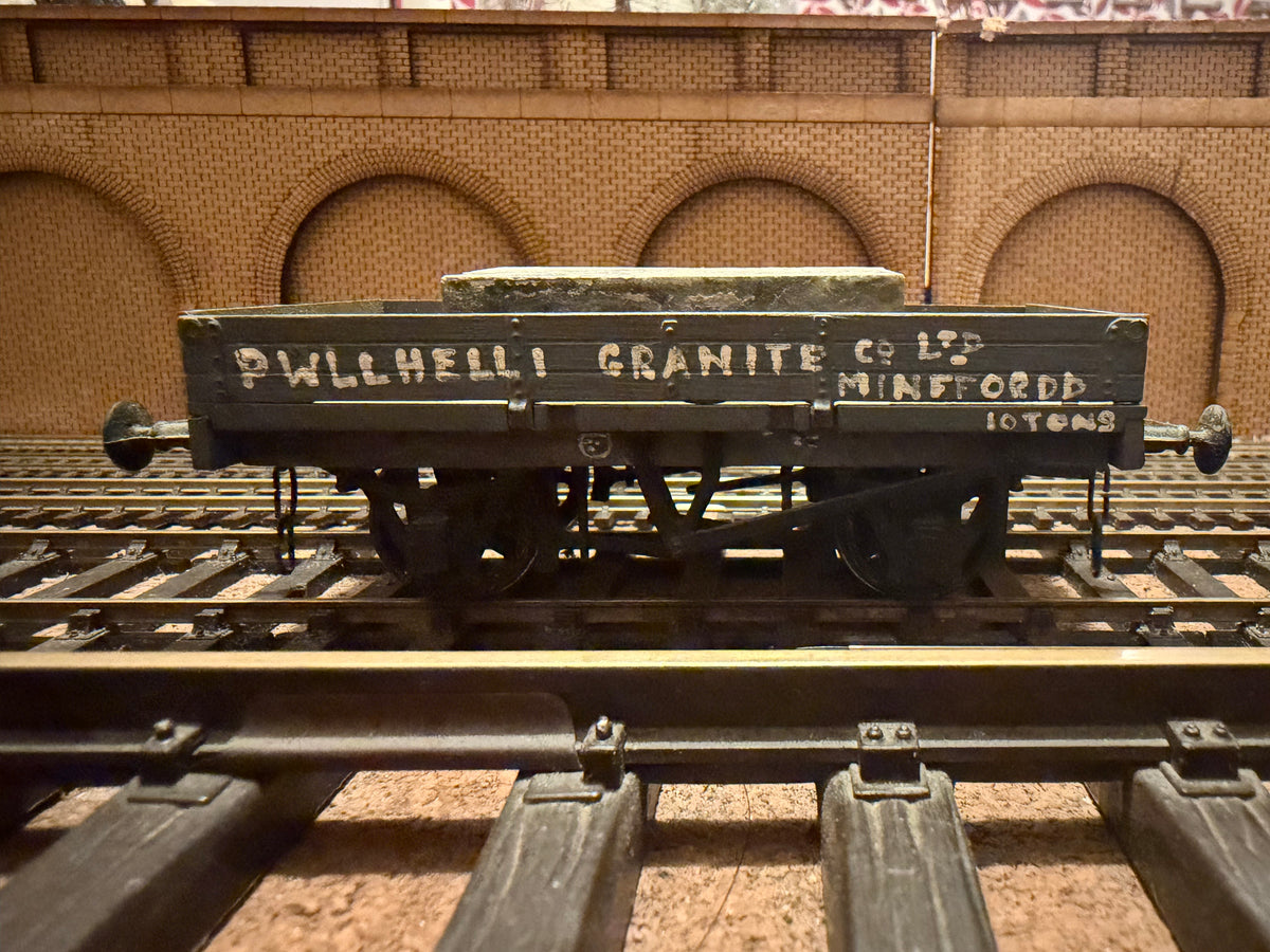 Three Aitch Mouldings (O Gauge) Pwllheli Granite Co Ltd of Minffordd 10T Three Plank Wagon with Load 