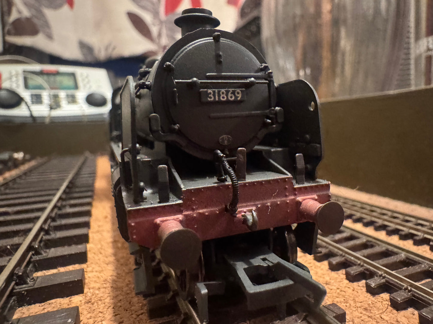 Bachmann 32-165DC (OO) Ex SR, Maunsell N Class ‘Mongolipers’ No.31869 in Weathered British Railways Lined Black, (Shed Code 75B, Redhill Depot). DCC Fitted 