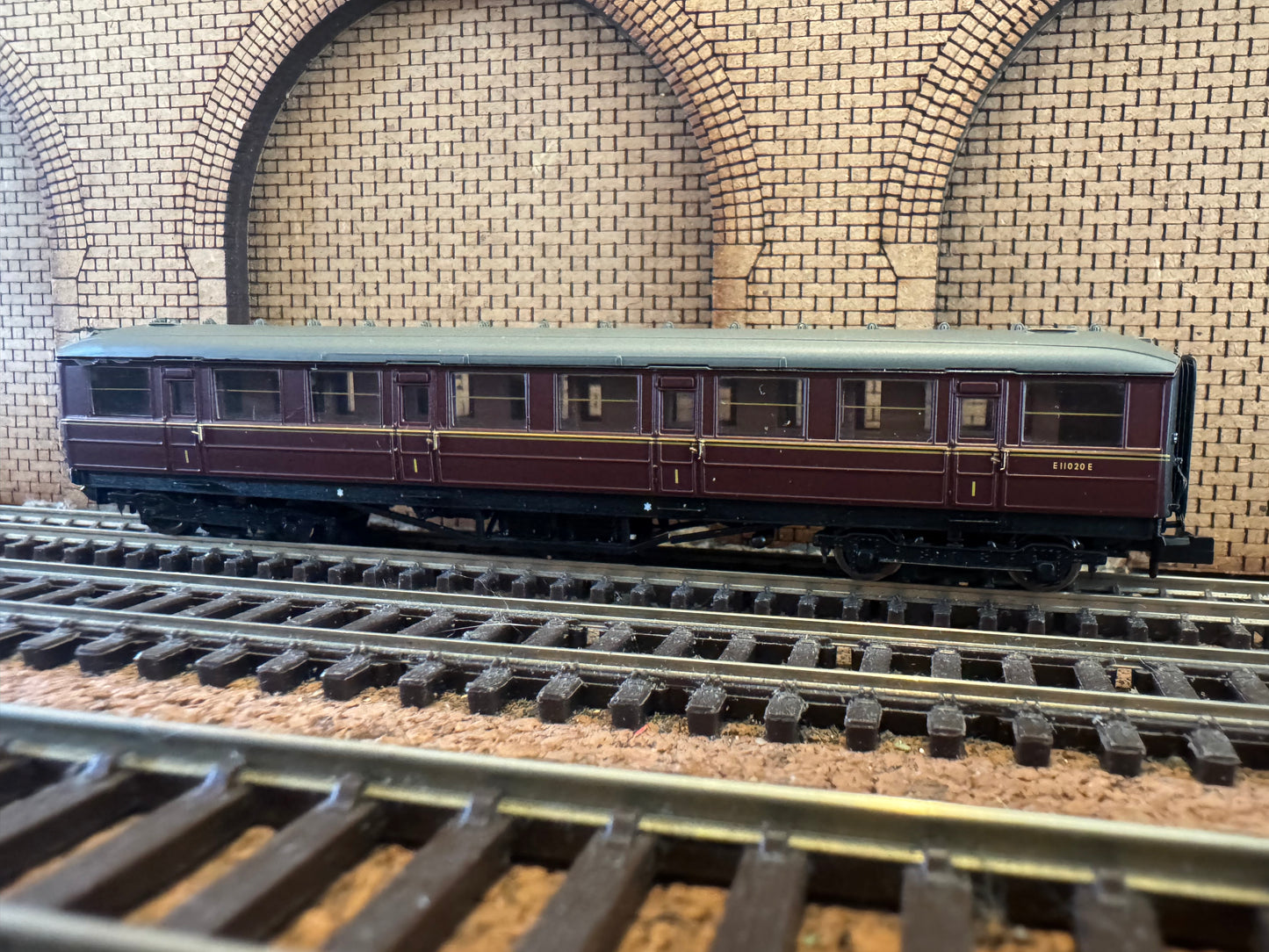 Dapol 2S-013-010 (N Gauge) Pines Express 9F 92220 “Evening Star” and Four Gresley Coaches. DCC Fitted 
