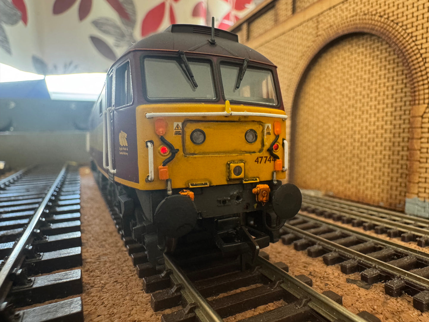 Heljan 4650 (OO) Ex British Railways Class 47/7b No.47744 in lightly weathered English Welsh and Scottish Livery. DCC Fitted 