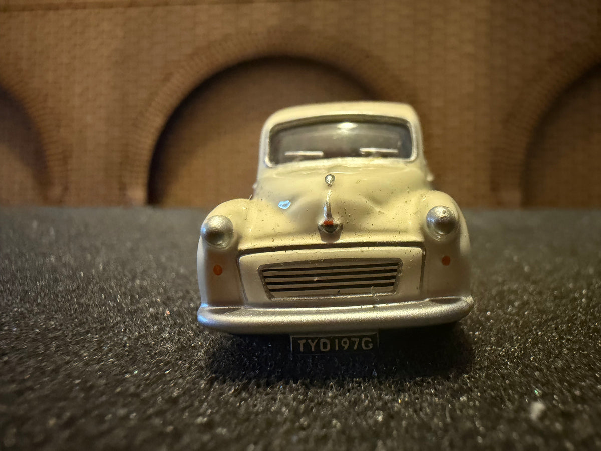Oxford Diecast 76MMT001 (1:76 / OO) Morris Minor Traveller, Registration TYD197G in White. 