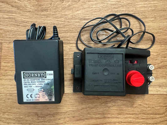 Hornby R.965 (OO) DC Train Controller with secondary outlet. 