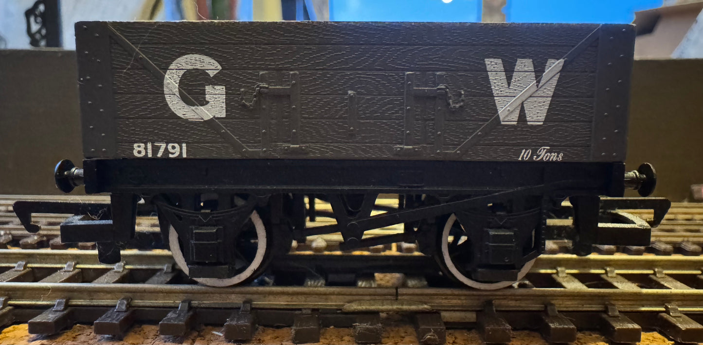 Hornby R6018 (OO) Great Western Railway, 10 Ton Five Plank Open Wagon No.81791 in GWR Ex Works Freight Grey. 
