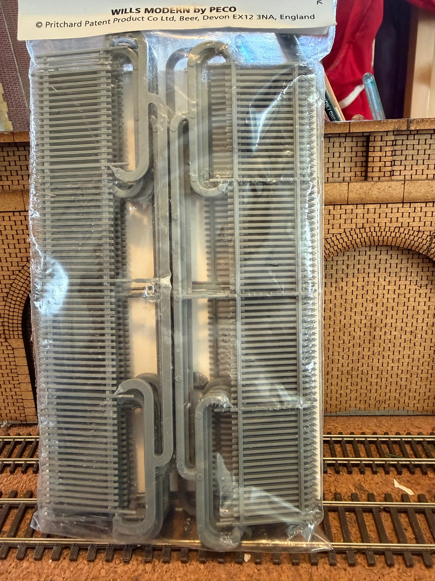 Wills SSM317 (OO / 1:76) Modern Palisade Fencing 
