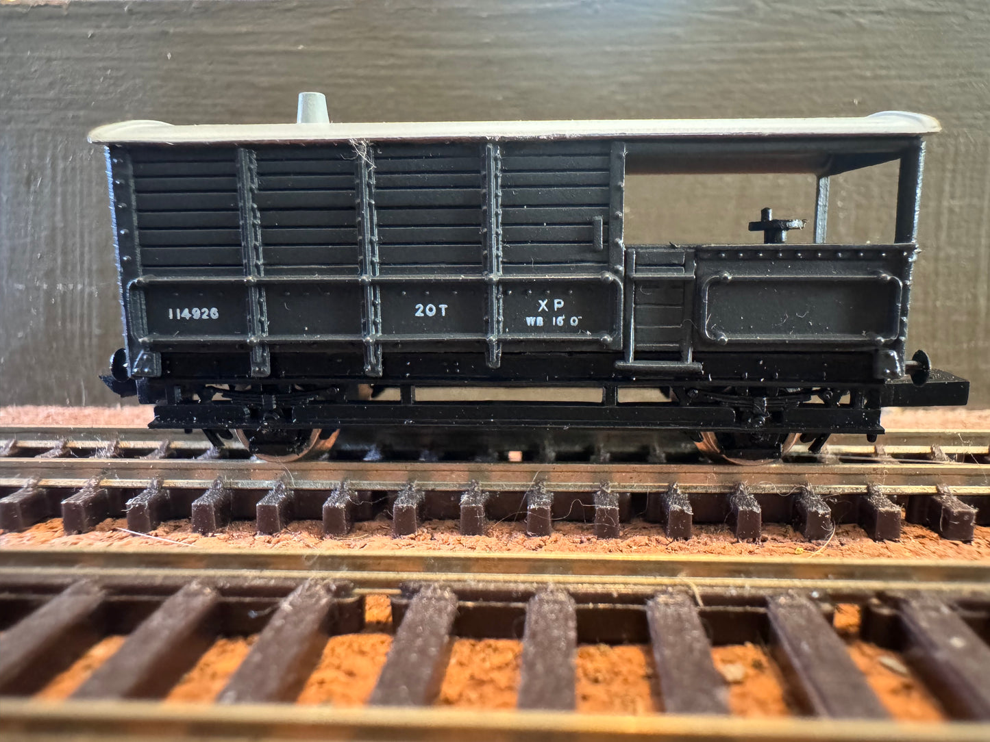 Graham Farish 3105 (N Gauge) Ex GWR ‘Toad’ 20T Brake Van No.114926 in BR Grey 