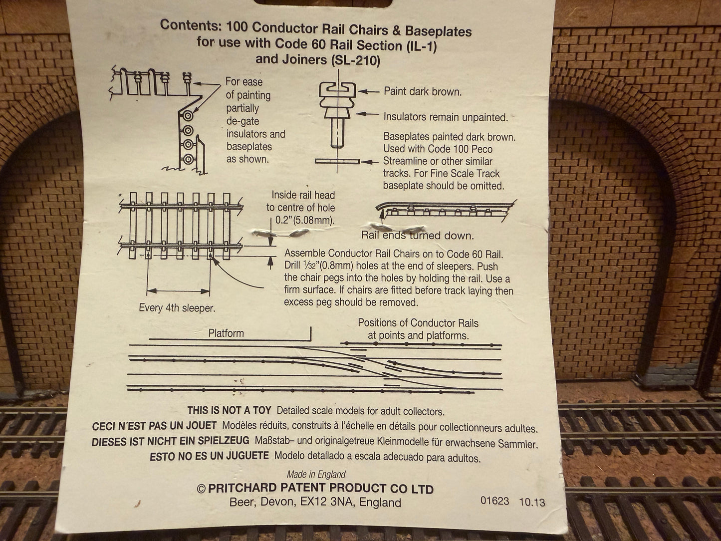 Peco IL-120 & IL-1 (OO / HO) 12ft of Fine Scale Third Rail Conductor Rail Chairs and Conductor Rails 