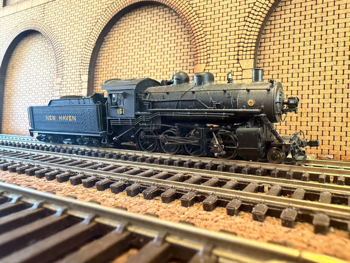 Bachmann Spectrum 81174 (N Scale) Baldwin 2-8-0 Consolidation No.151 with medium tender in New York, New Haven & Hartford Livery. DCC Ready 