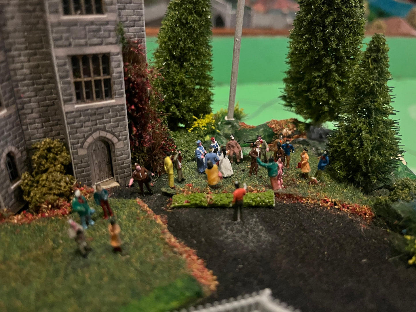 N Gauge, Castle on the hill with Wedding Diorama￼