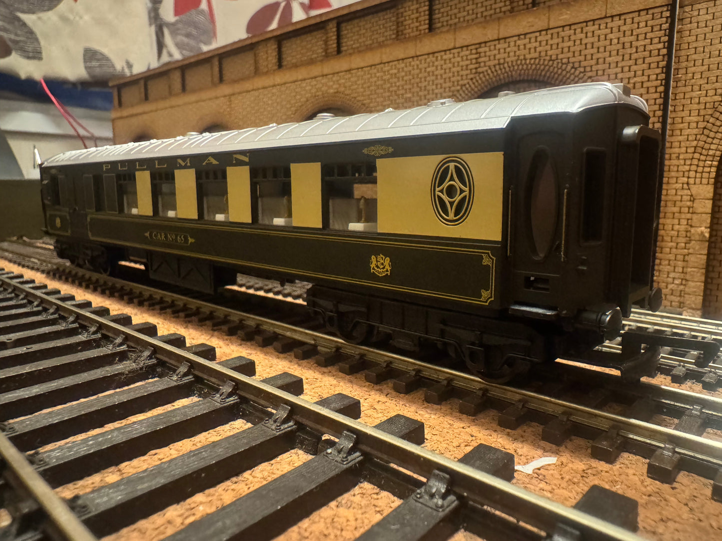 Hornby Railroad R4313 (OO) Pullman Class K Third Class Parlour Brake. 