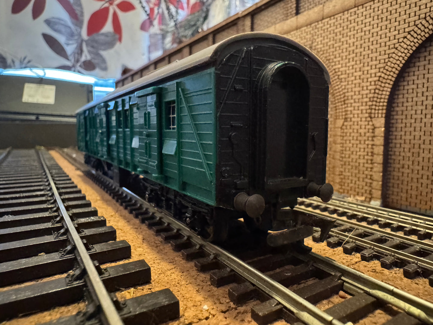 Tri-ang R.226 (OO) Ex SR Utility Parcels Van No.S2355S in British Railways Southern Region Green 