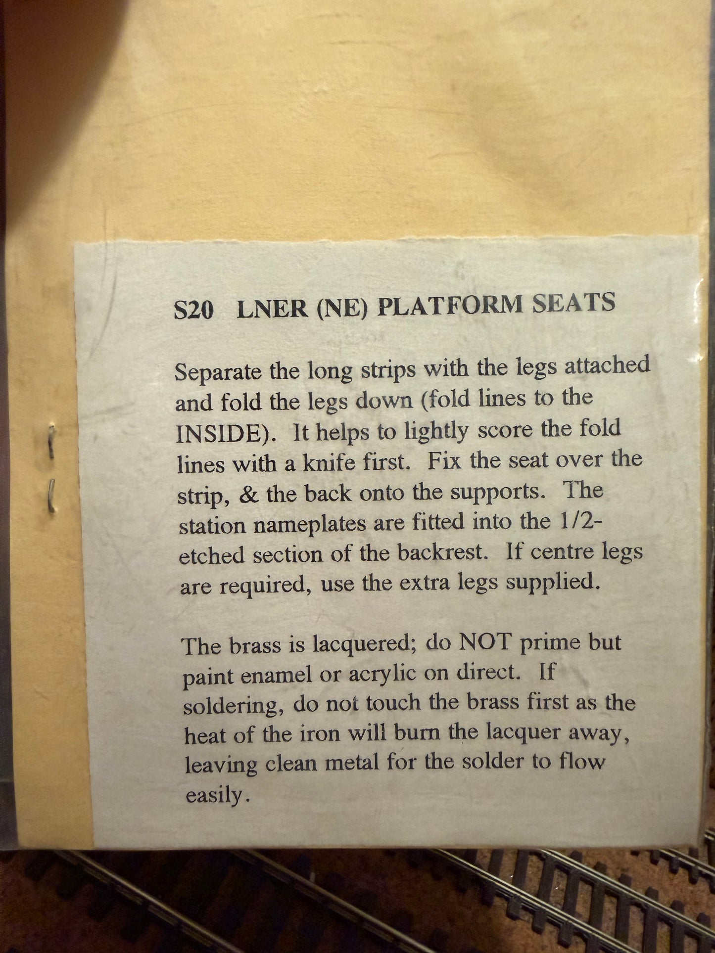 Shire Scenes S20 (OO, 4MM, 1:76) North Eastern Railway / LNER Long Platform Bench Kit 