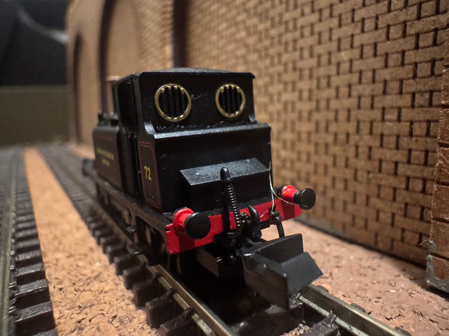 Dapol 2S-012-016 (N Gauge) Ex LBSCR A1X ‘Terrier’ No.72 [Fenchurch] in Newhaven Harbour Company Lined Black 