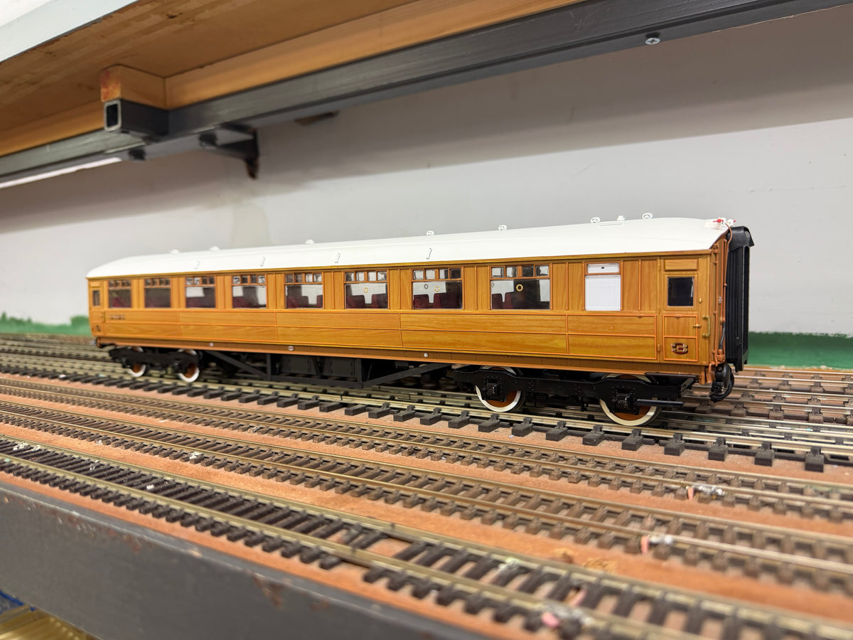 Hattons H7-TC186-001 (O Gauge) London North Eastern Railway ‘Gresley’ Diagram 186 Open Third in LNER Varnished Teak (Unnumbered) 