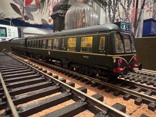 Bachmann 32-900A (OO) British Railways Class 108 DMU Units M52043 & M51928 in BR Green with Speed Whiskers. DCC Sound fitted 