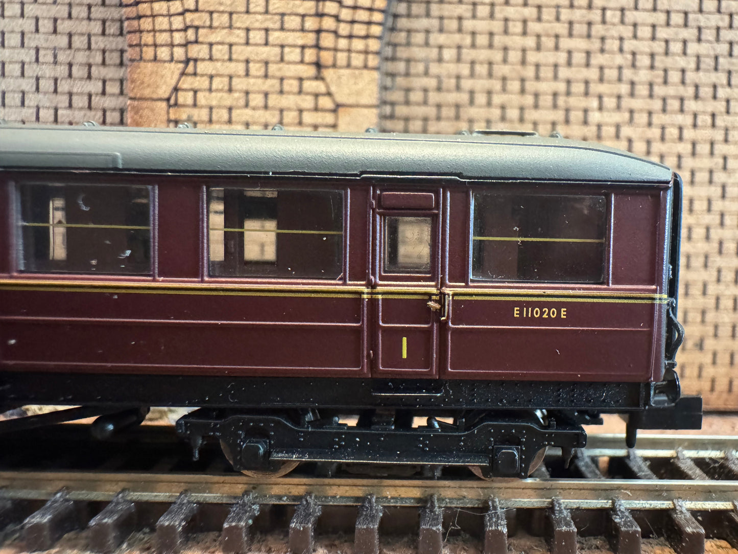 Dapol 2S-013-010 (N Gauge) Pines Express 9F 92220 “Evening Star” and Four Gresley Coaches. DCC Fitted 