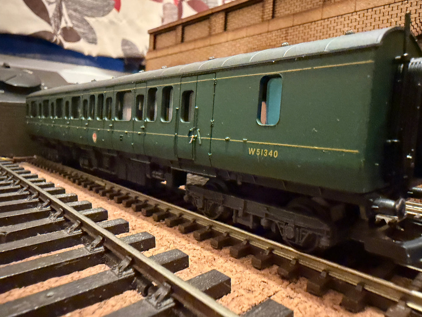 Lima 205137 (OO) British Railways, Pressed Steel, Two Car Diesel Multiple Unit [Class 117] x2 DMBS in BR green with small yellow ends. 
