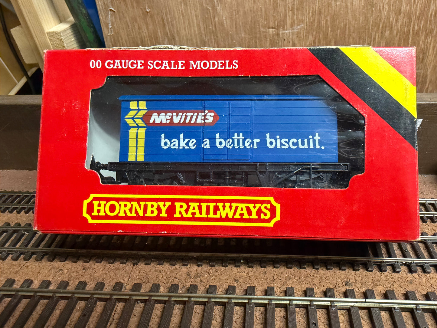 Hornby R.137 (OO) McVities Van