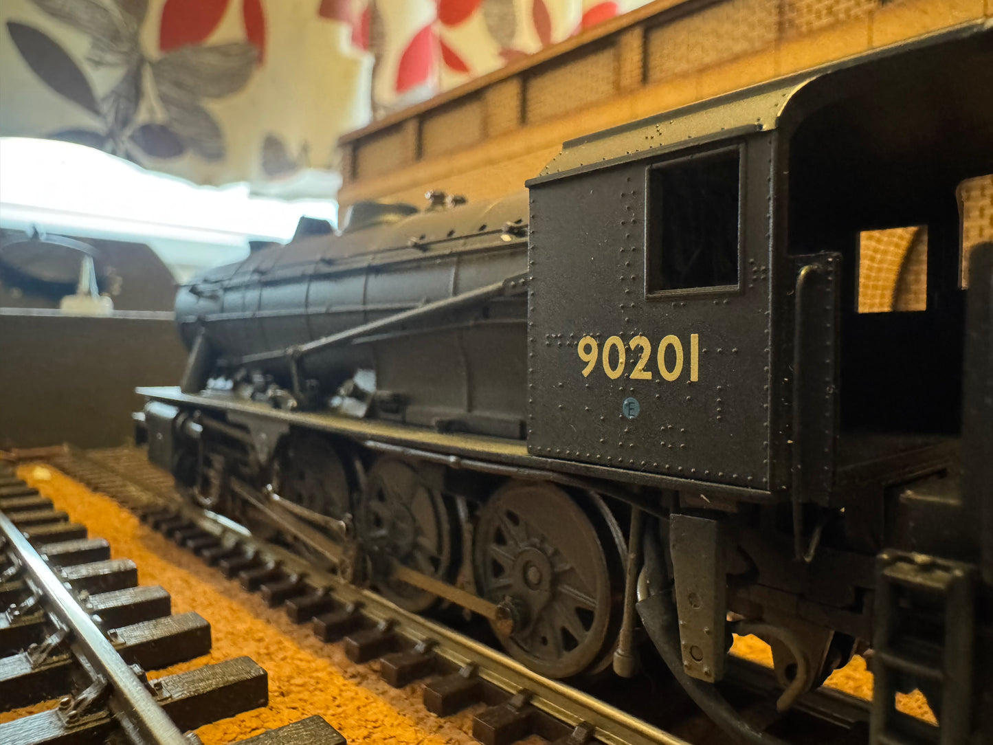 Bachmann 32-252 (OO) Ex WD, Austerity 2-8-0 No.90201 with British Railways Western Region Modifications in Weathered BR Black. (Shed Code 86C, Cardiff Canton Depot) DCC Fitted 