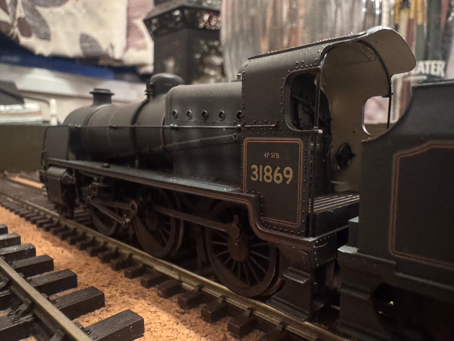 Bachmann 32-165DC (OO) Ex SR, Maunsell N Class ‘Mongolipers’ No.31869 in Weathered British Railways Lined Black, (Shed Code 75B, Redhill Depot). DCC Fitted 