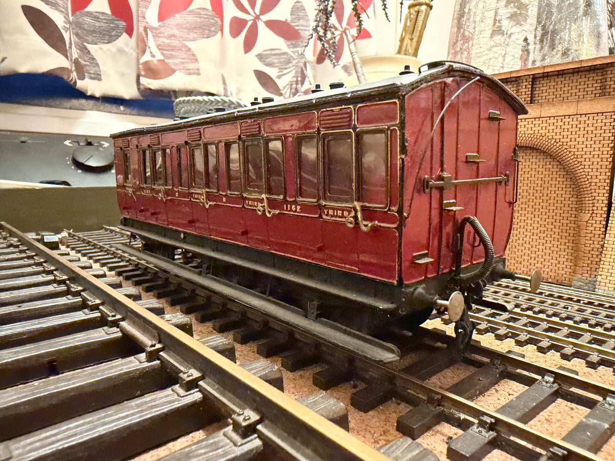Manufacturer Unknown (O Gauge) Midland Railway, Six Wheel Brake Third No.1162 in MR Crimson 