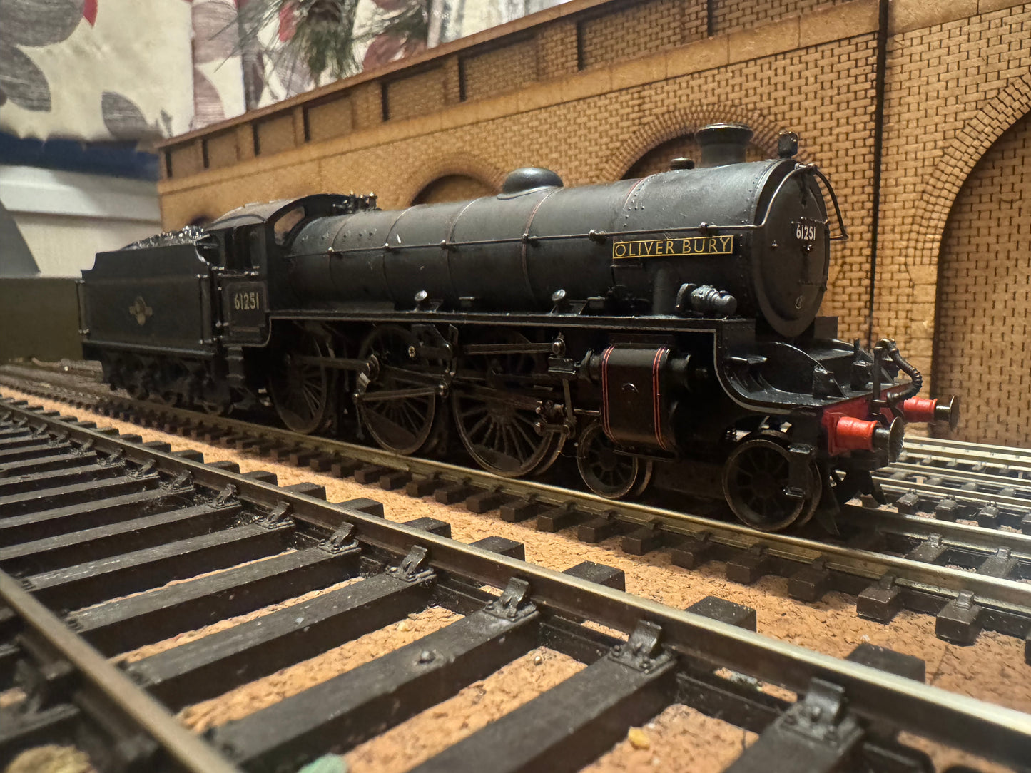 Bachmann 31-710 (OO) Ex LNER ‘Thompson’ B1 No.61251 “Oliver Bury” in Weathered British Railways Black. (Shed Code 34D, Hitchin Depot) 