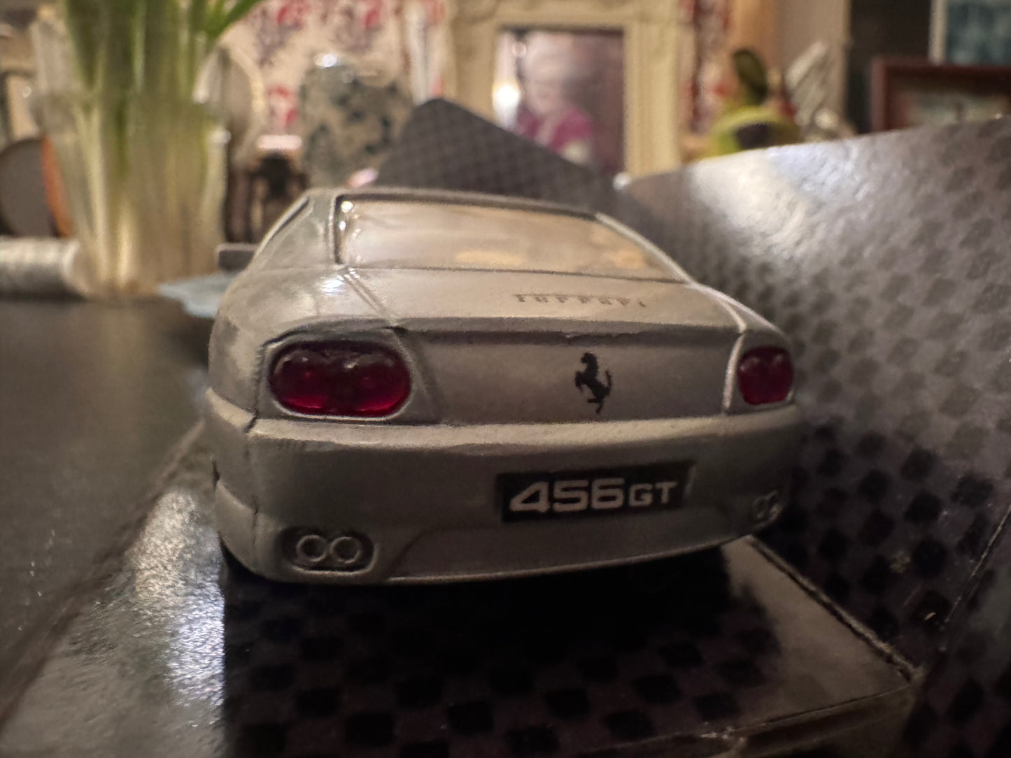 Maisto / Shell (1:39) Ferrari 456GT in Silver. 