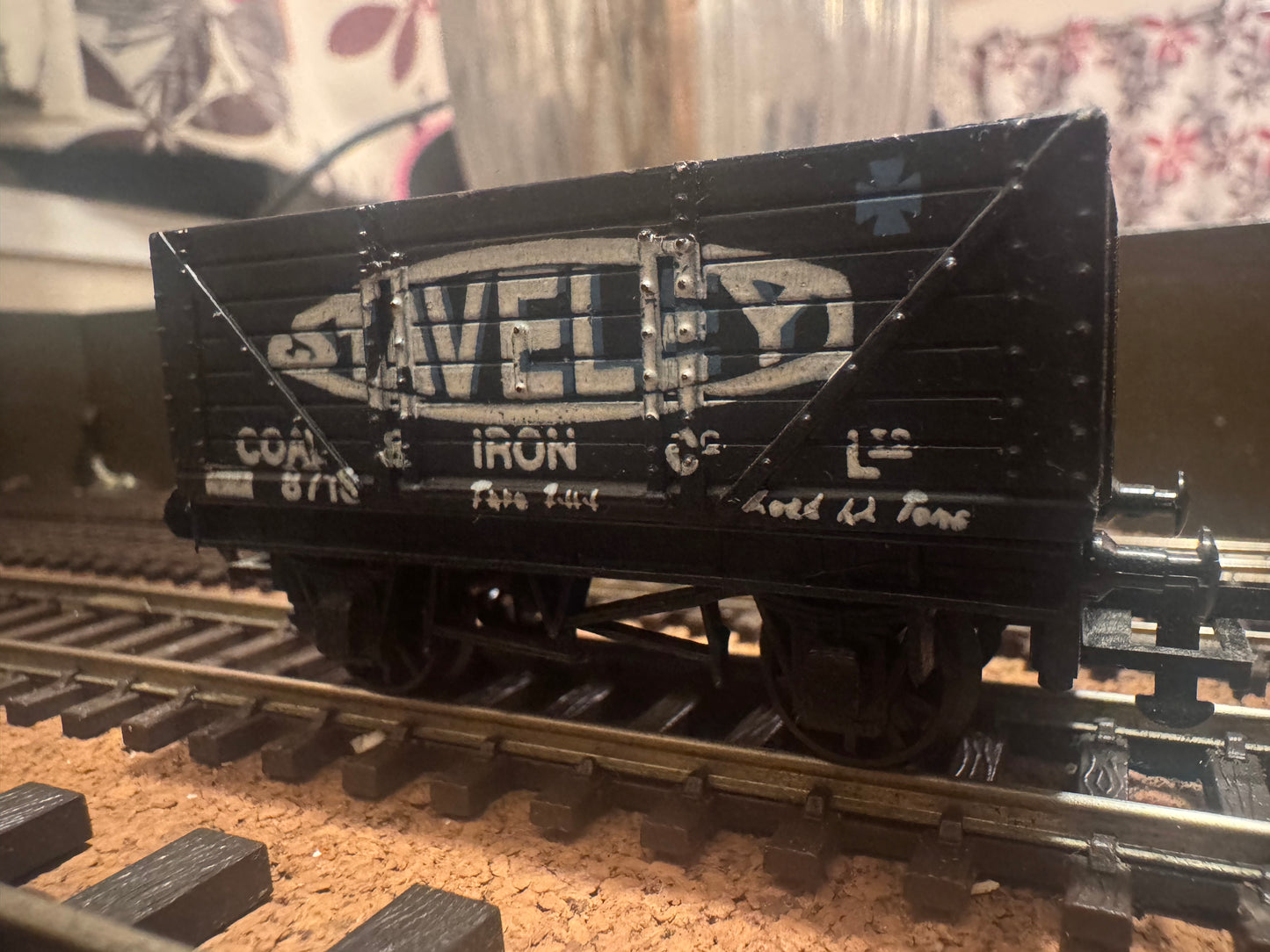 Graham Farish 12126 (OO) Stavely Iron Works,
Severn Plank Open Wagon No.8718. 