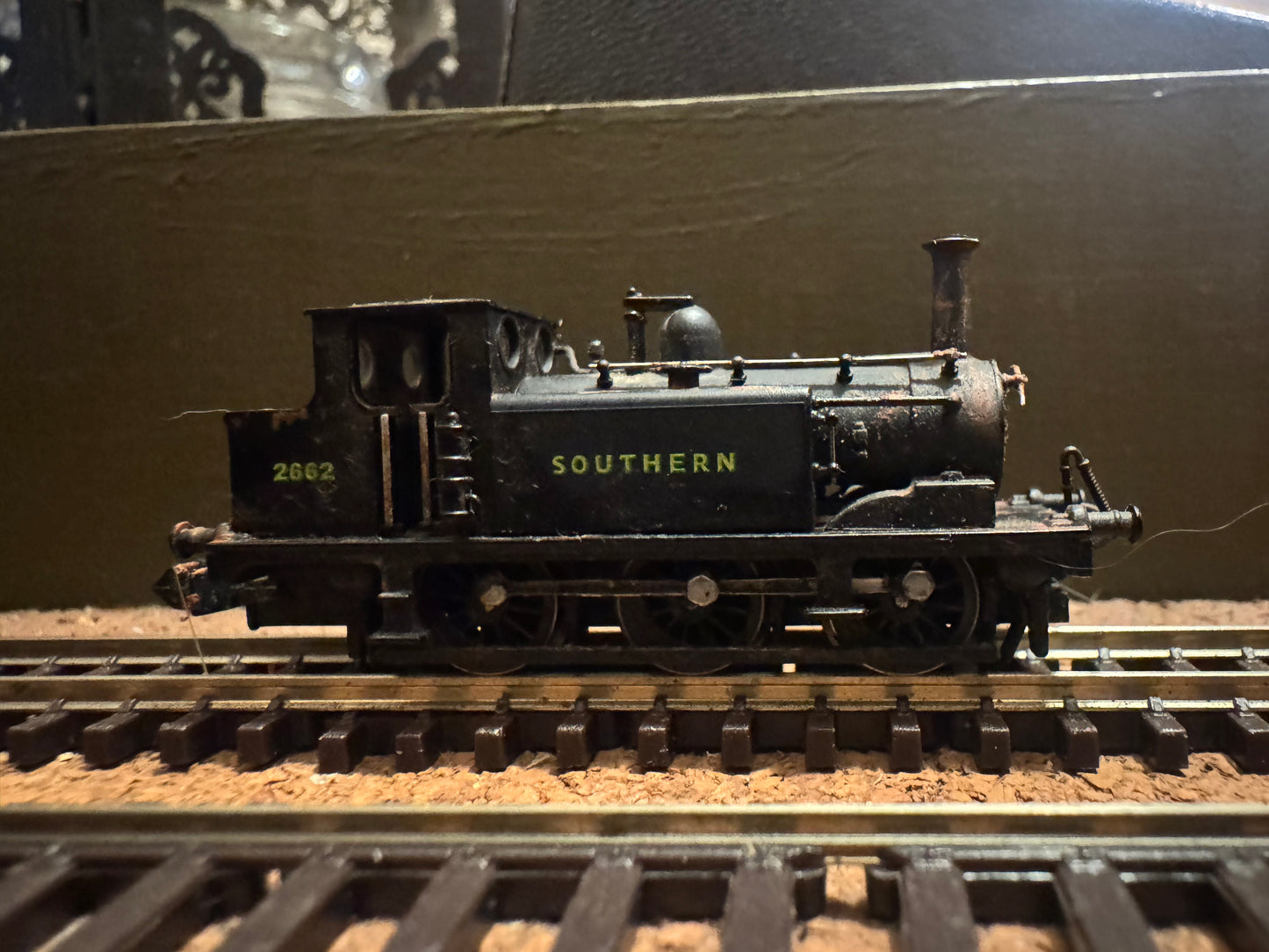 Dapol ND100c (N Gauge) Ex LBSCR, A1X ‘Terrier’ No.2662 [“Martello”] in unlined heavily weathered Wartime Southern Railway Black