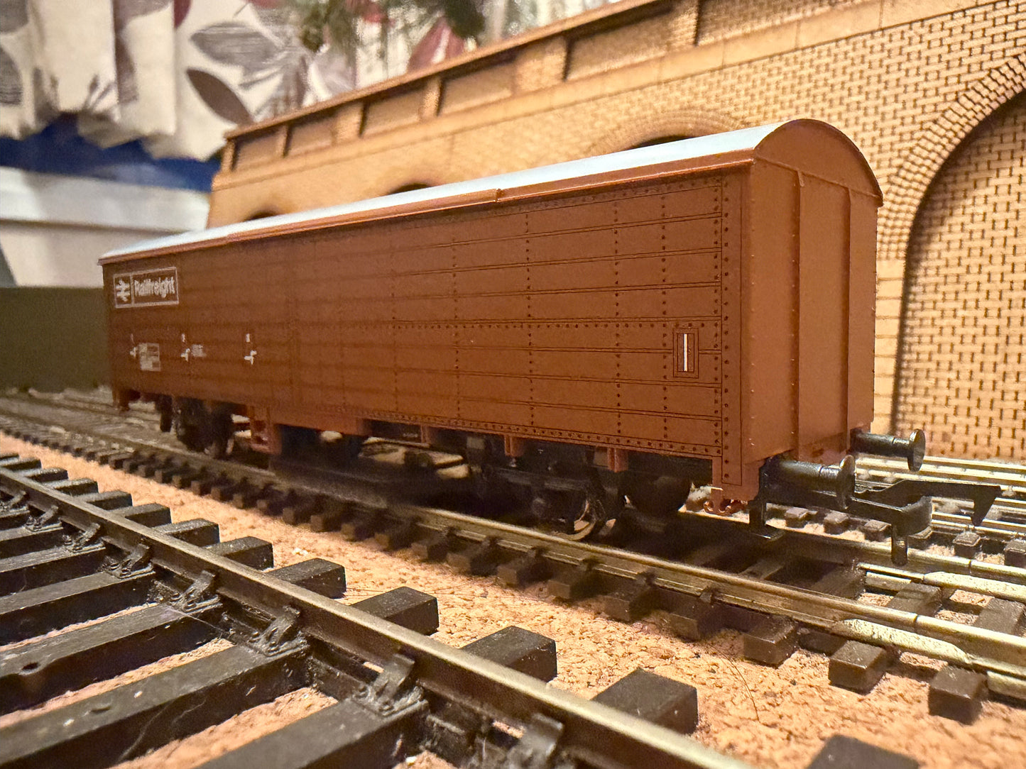 Gaugemaster / Piko 72208 (HO / OO) Track Cleaning Wagon. 