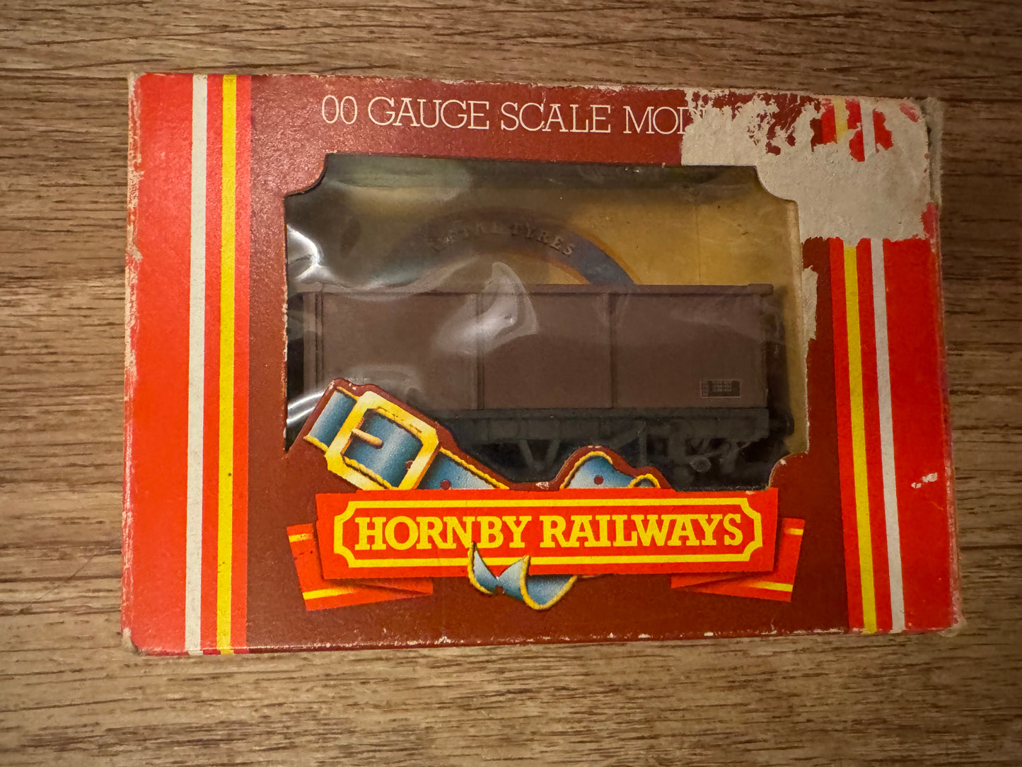 Hornby R.239 (OO) British Railways 26T Mineral Wagon (Stone) No.B388437 in BR Bauxite.