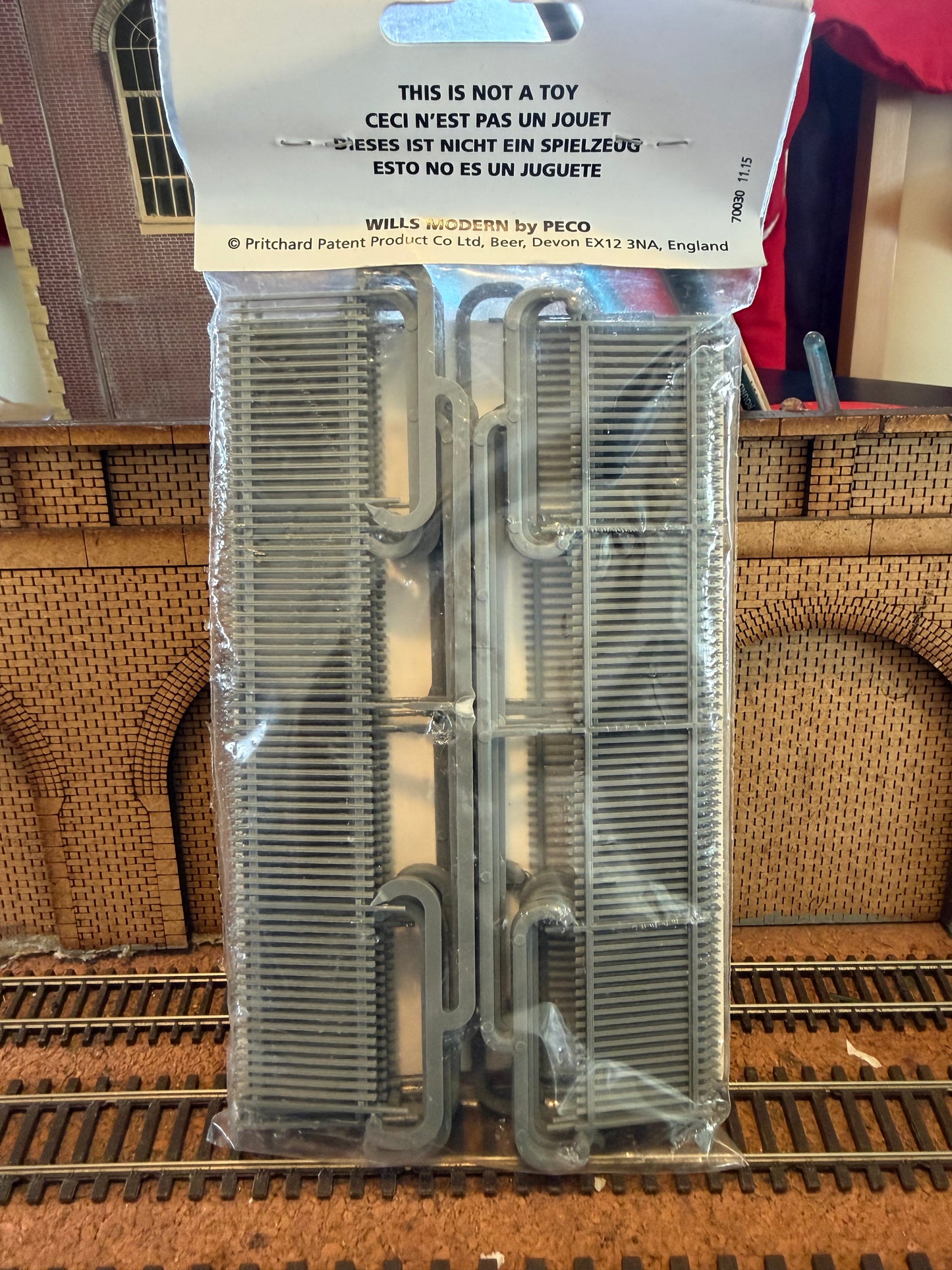 Wills SSM317 (OO / 1:76) Modern Palisade Fencing 