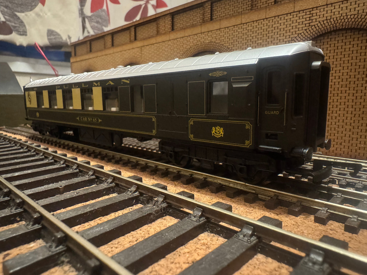 Hornby Railroad R4313 (OO) Pullman Class K Third Class Parlour Brake. 