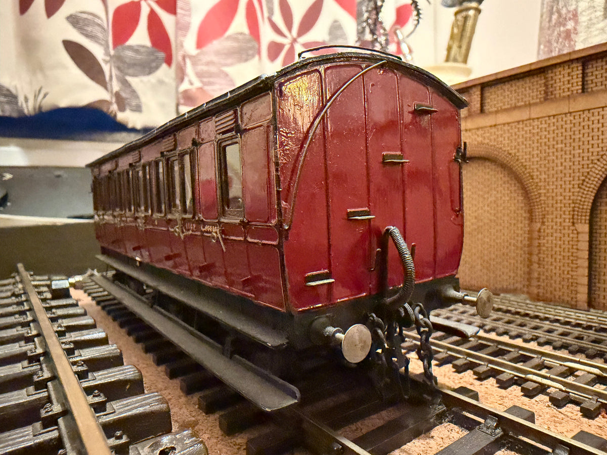 Manufacturer Unknown (O Gauge) Midland Railway, Six Wheel Brake Third No.1162 in MR Crimson 