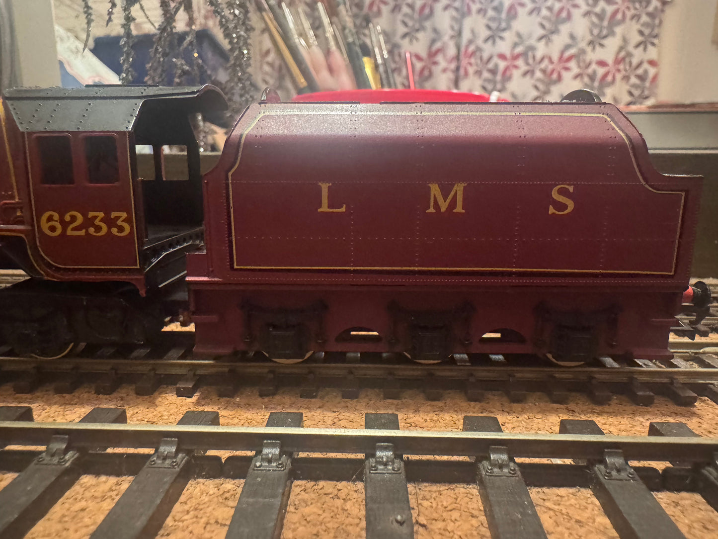 Hornby R.066 (OO) London Midland & Scottish Railway, 8P ‘Princess Coronation’ No.6233 “Duchess of Sutherland” in LMS Crimson Lake.