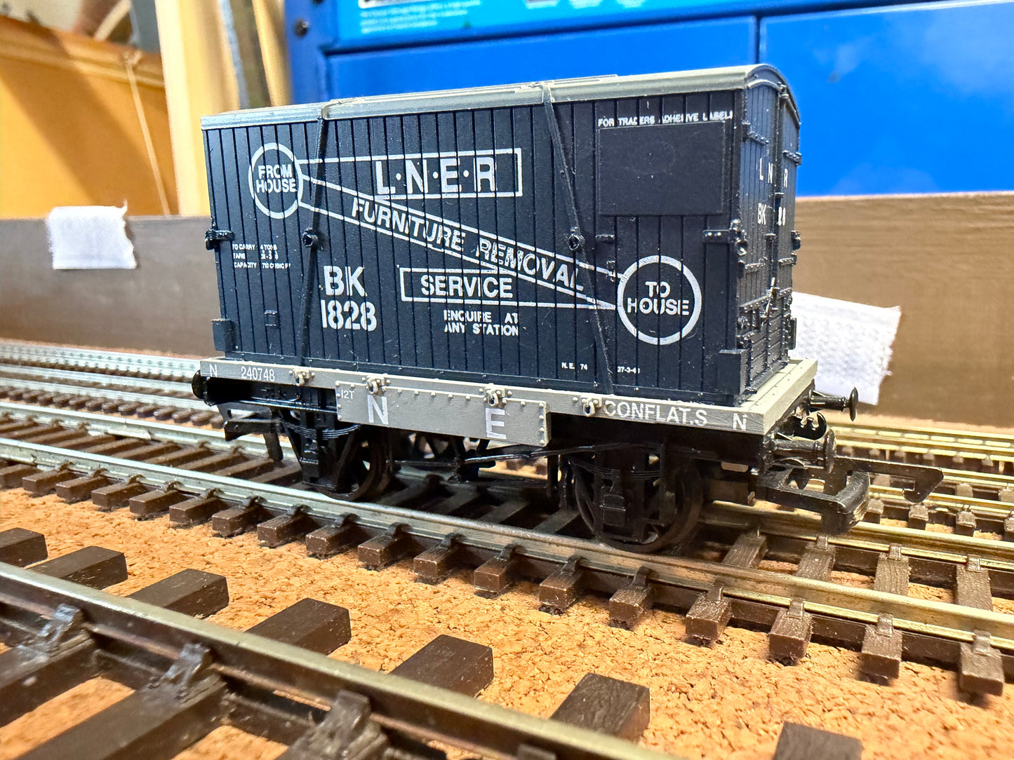 Dapol B121 (OO) London North Eastern Railway Conflat Wagon No.240748 and Container No.BK1828 
