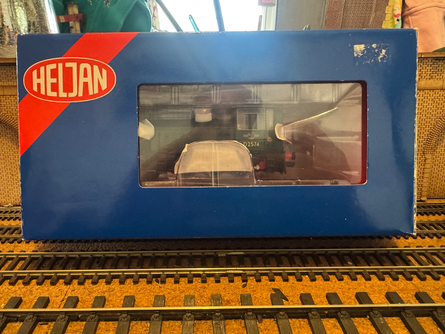 Heljan 2500 (OO) British Railways, Hunslet 200HP 0-6-0DM [Class 05] No.D2574 in BR Green. DCC Ready 