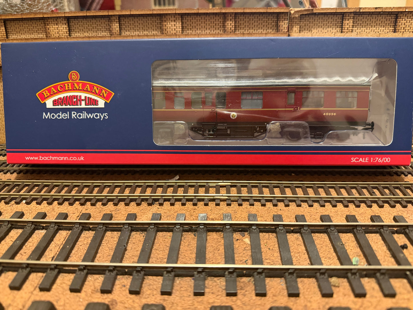 Bachmann 39-775 (OO) London Midland & Scottish Railway 50ft Inspection Saloon in LMS Crimson Lake 