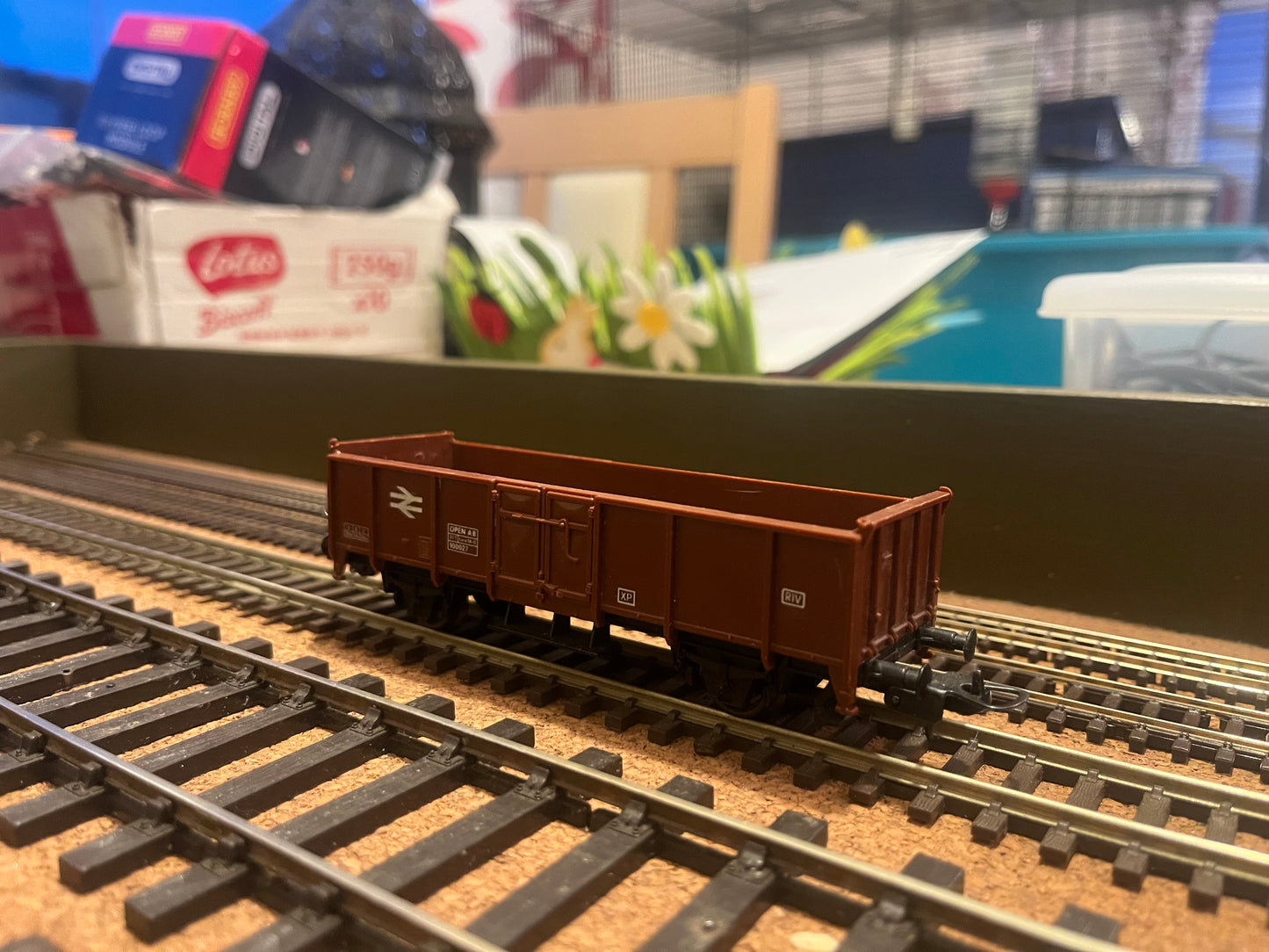 Lima (HO) British Rail, Open A B wagon, No.100027 in BR Bauxite and Double Arrow