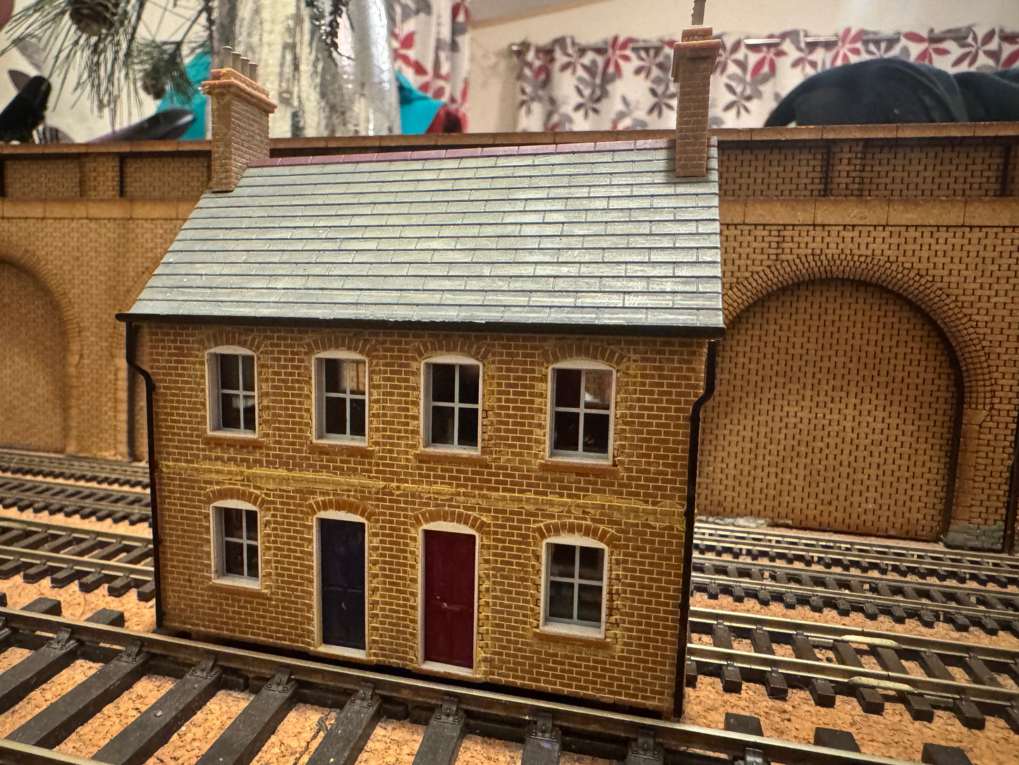 Manufacturer Unknown (OO / 1:76) Red Brick Semi Detached Houses 