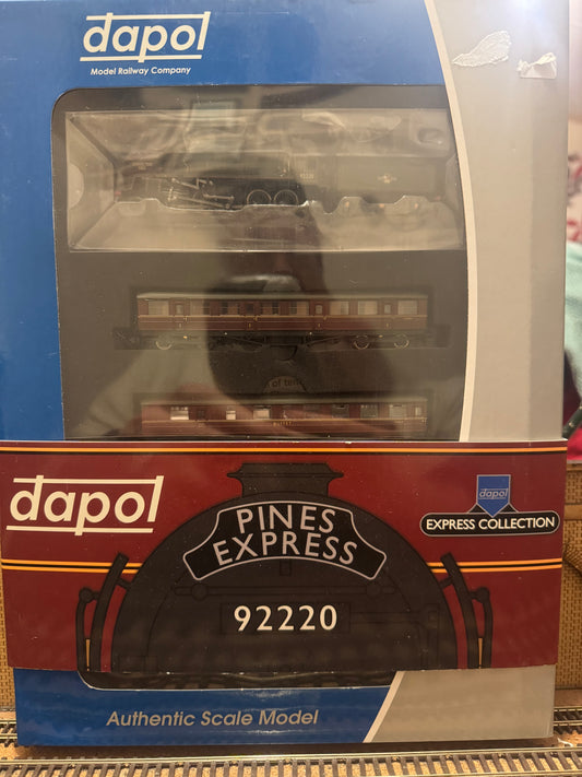 Dapol 2S-013-010 (N Gauge) Pines Express 9F 92220 “Evening Star” and Four Gresley Coaches. DCC Fitted 