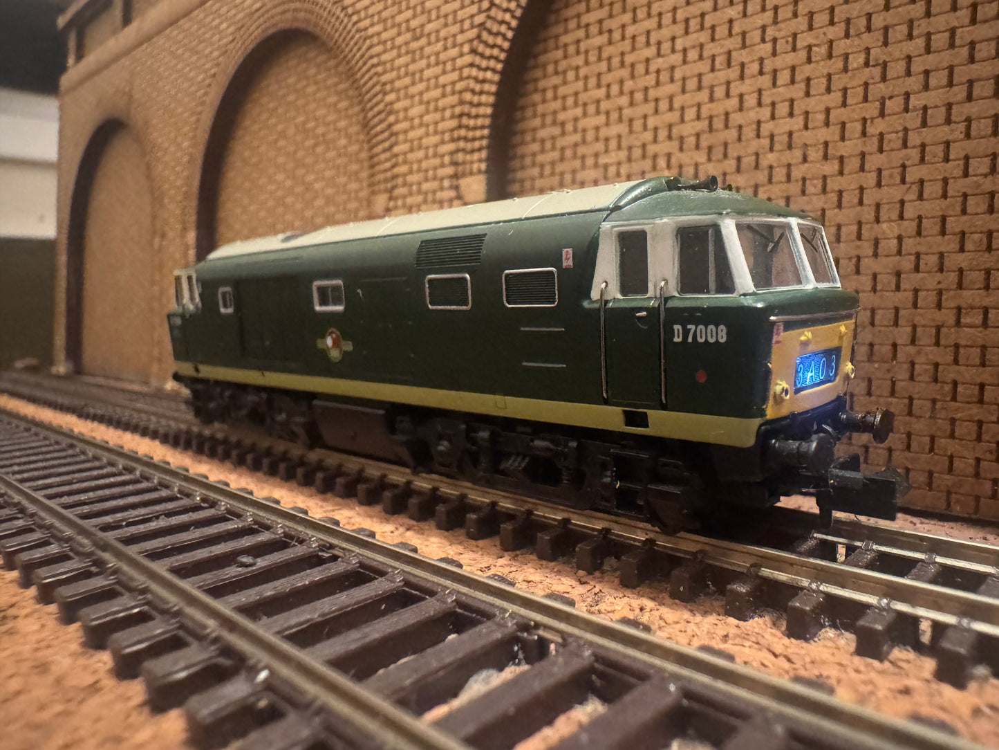 Dapol ND-084B (N-Gauge) British Railways, Bayer Peacock Type 3 ‘Hymek’ [Class 35] No.D7008 in BR Two Tone Green. DCC Ready.